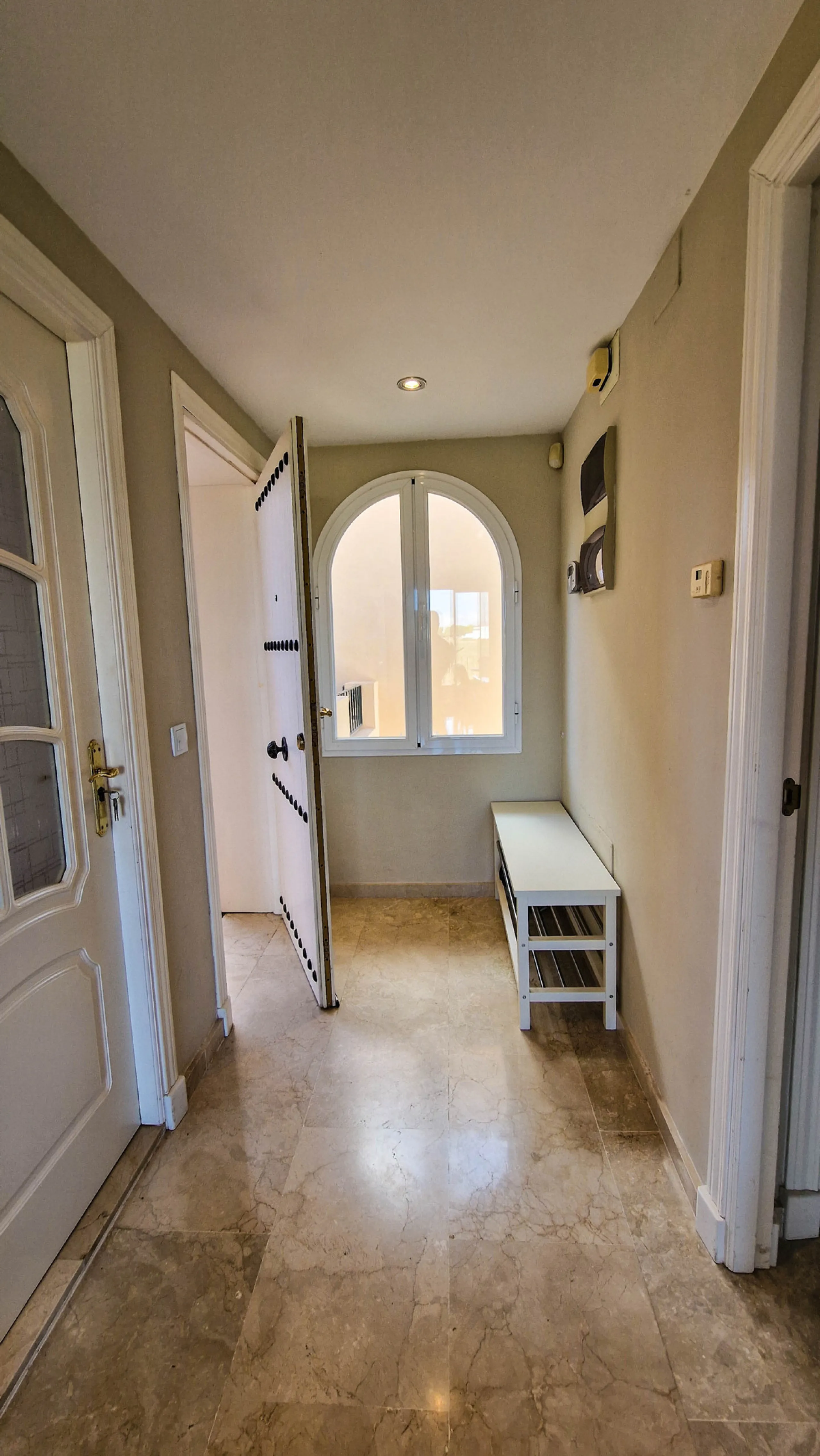 Apartment - Penthouse в продаже в Manilva, Málaga. В доме 3 спален и 2 ванных комнат. Площадь дома 154 м²