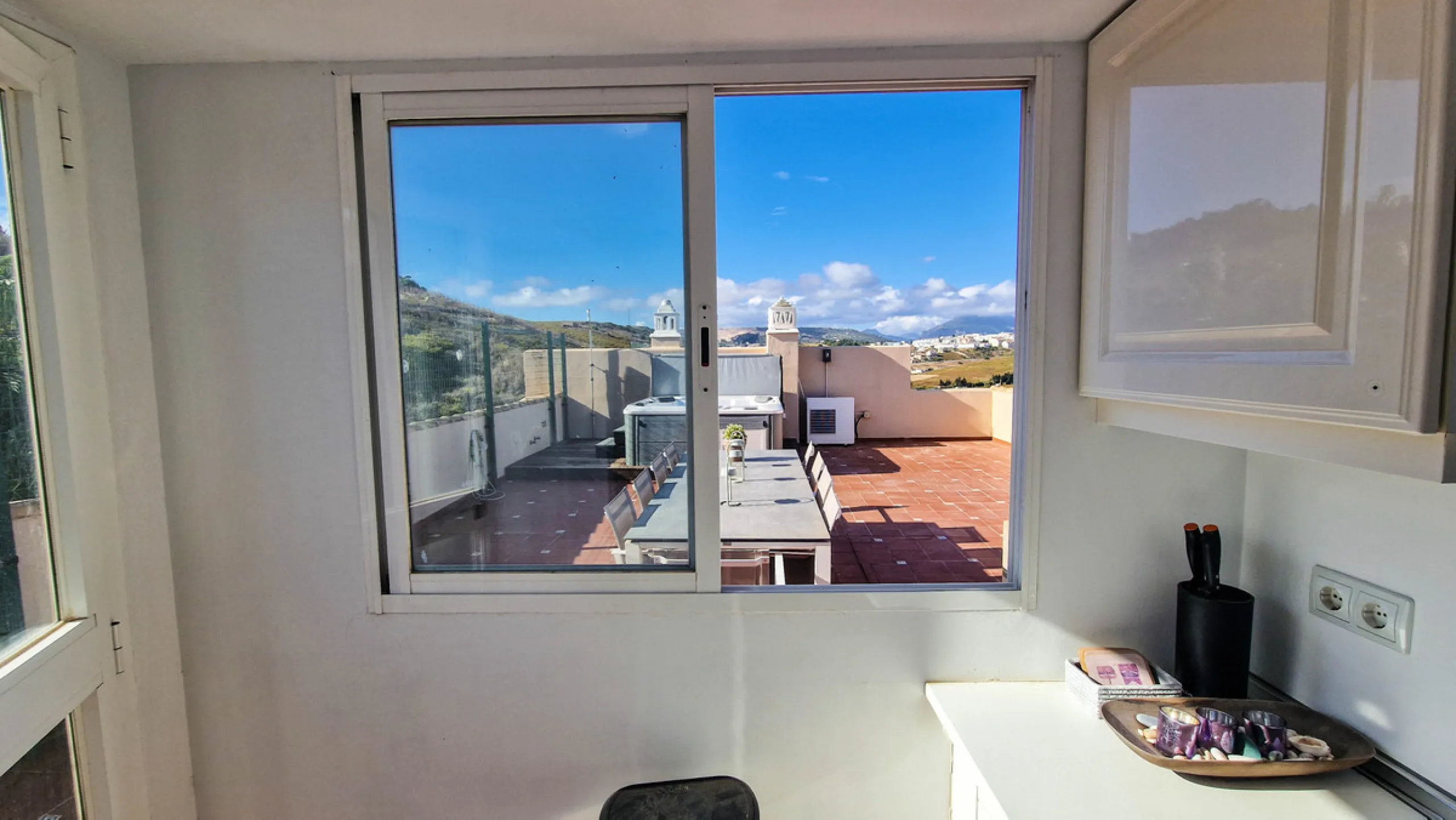 Apartment - Penthouse в продаже в Manilva, Málaga. В доме 3 спален и 2 ванных комнат. Площадь дома 154 м²