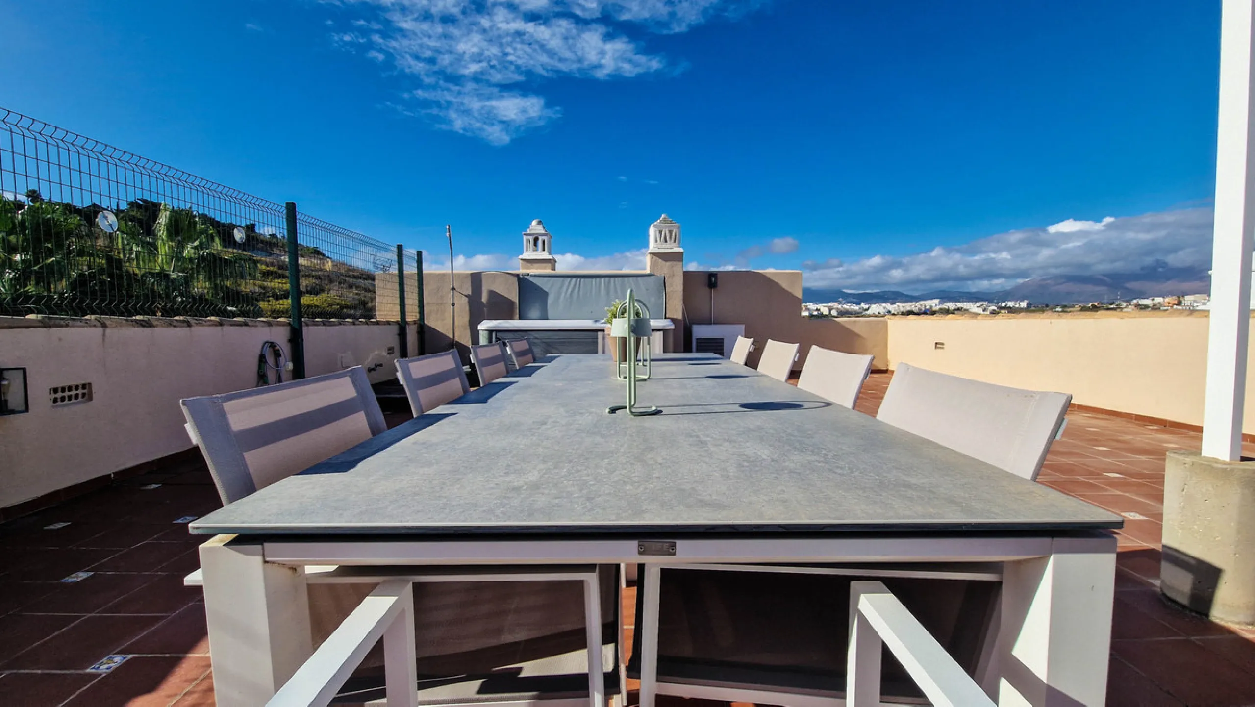 Apartment - Penthouse в продаже в Manilva, Málaga. В доме 3 спален и 2 ванных комнат. Площадь дома 154 м²