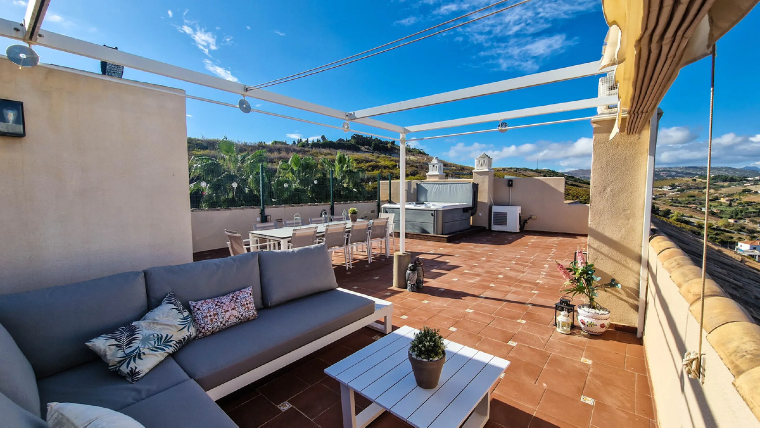 Apartment - Penthouse в продаже в Manilva, Málaga. В доме 3 спален и 2 ванных комнат. Площадь дома 154 м²