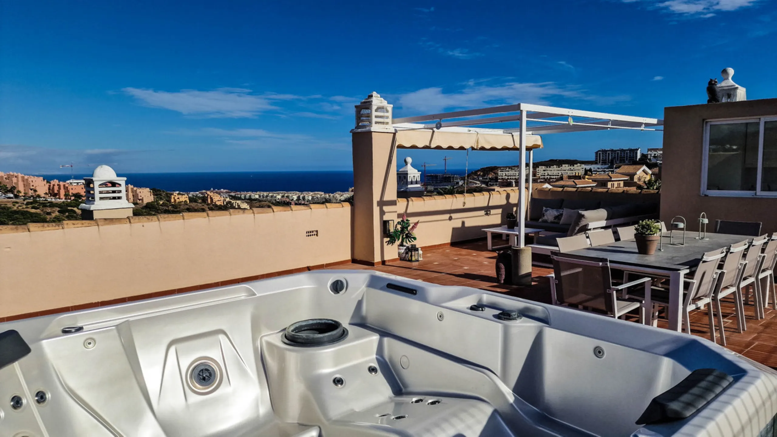 Apartment - Penthouse в продаже в Manilva, Málaga. В доме 3 спален и 2 ванных комнат. Площадь дома 154 м²