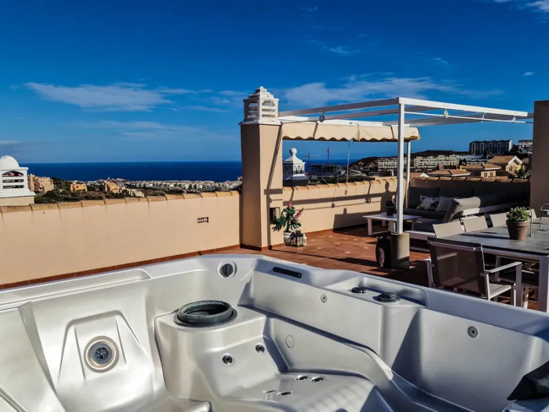 Apartment - Penthouse в продаже в Manilva, Málaga. В доме 3 спален и 2 ванных комнат. Площадь дома 154 м²