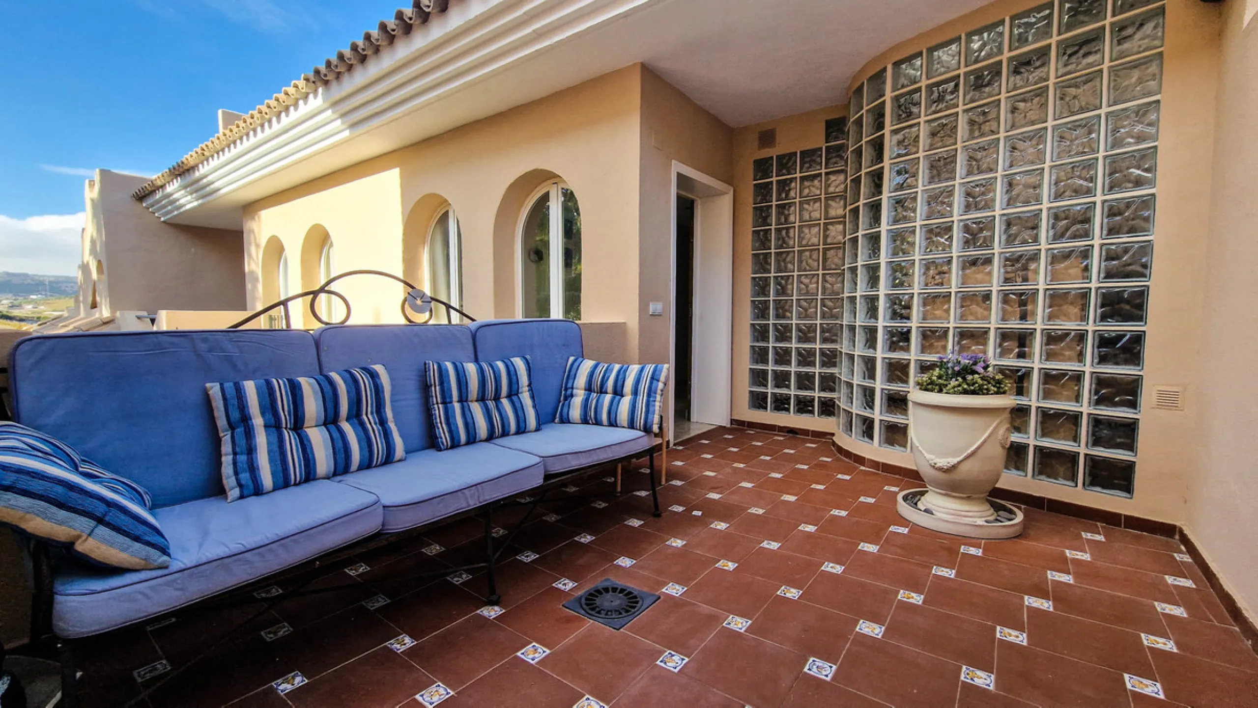 Apartment - Penthouse в продаже в Manilva, Málaga. В доме 3 спален и 2 ванных комнат. Площадь дома 154 м²