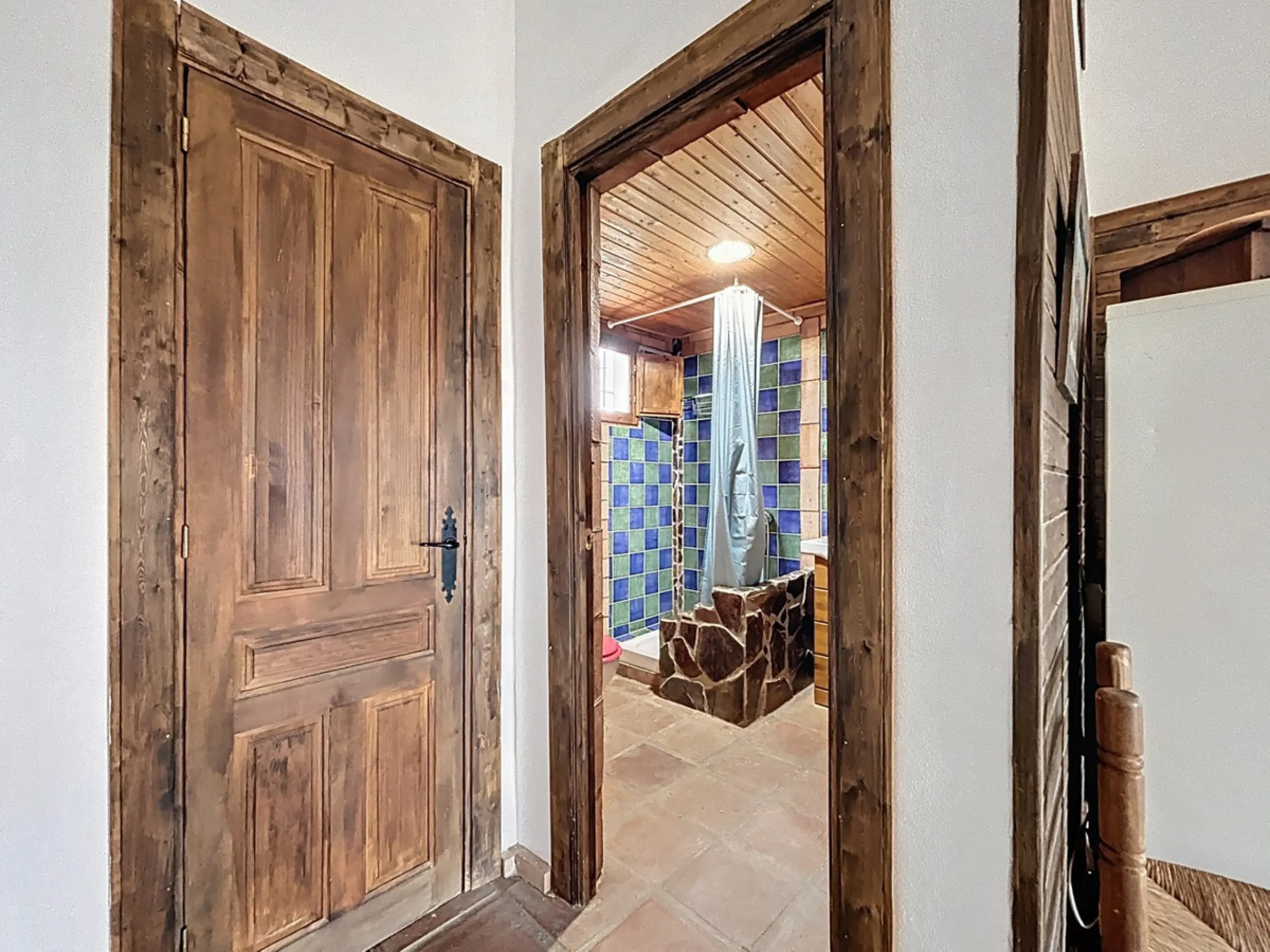Unique finca in Atalayas Bajas, Vélez-Málaga, with stunning views of the sea and the mountains Spectacular 2-bedroom finca for sale, with a full bathroom with shower, pantry and open plan kitchen open to the living-dining room with fireplace, creating a c