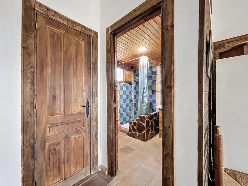 Unique finca in Atalayas Bajas, Vélez-Málaga, with stunning views of the sea and the mountains Spectacular 2-bedroom finca for sale, with a full bathroom with shower, pantry and open plan kitchen open to the living-dining room with fireplace, creating a c