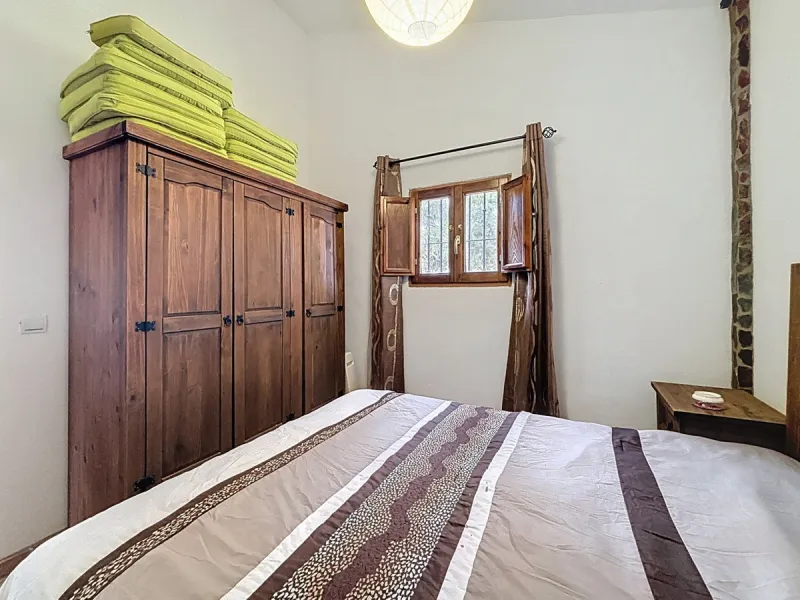 Unique finca in Atalayas Bajas, Vélez-Málaga, with stunning views of the sea and the mountains Spectacular 2-bedroom finca for sale, with a full bathroom with shower, pantry and open plan kitchen open to the living-dining room with fireplace, creating a c