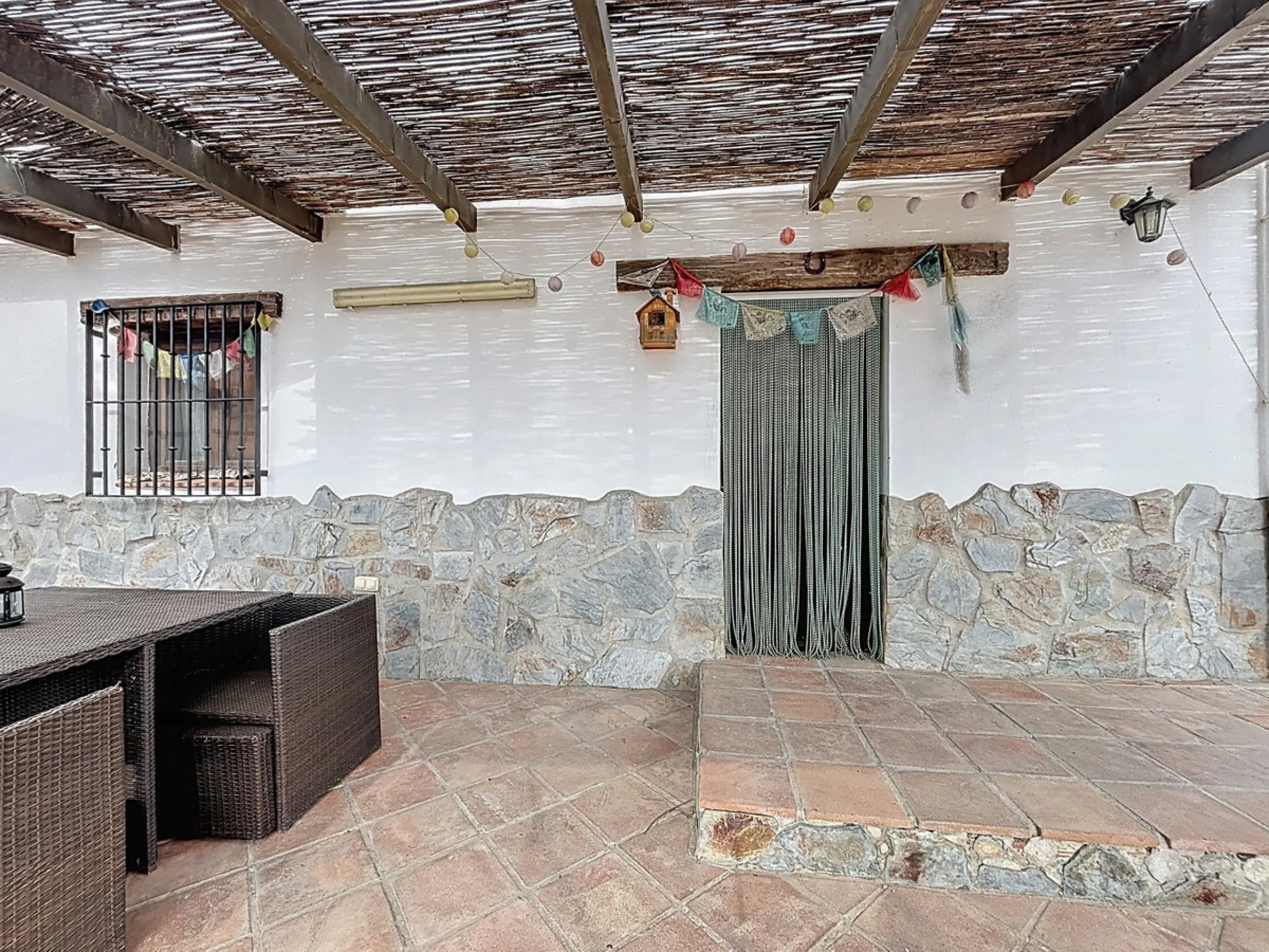 Unique finca in Atalayas Bajas, Vélez-Málaga, with stunning views of the sea and the mountains Spectacular 2-bedroom finca for sale, with a full bathroom with shower, pantry and open plan kitchen open to the living-dining room with fireplace, creating a c