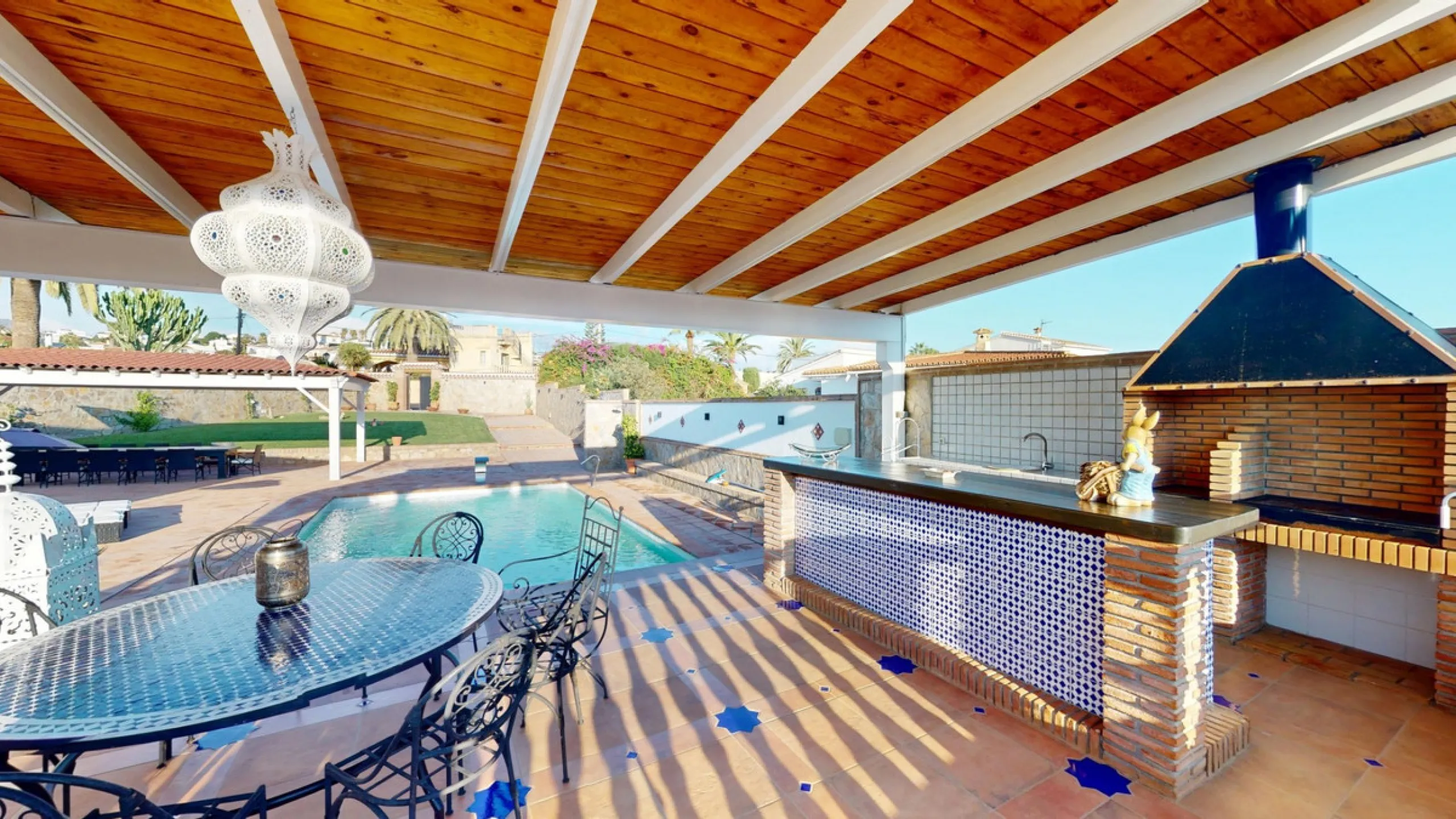 Independent house, Caleta de Vélez boasts of being the most important fishing port in the province of Malaga. You can walk along the pier and see how the fishermen prepare their fising nets and, at dawn, enjoy watching the fishing boats come in to arrive 