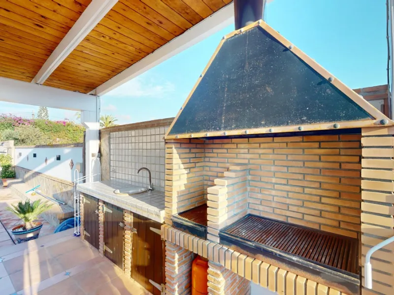 Independent house, Caleta de Vélez boasts of being the most important fishing port in the province of Malaga. You can walk along the pier and see how the fishermen prepare their fising nets and, at dawn, enjoy watching the fishing boats come in to arrive 