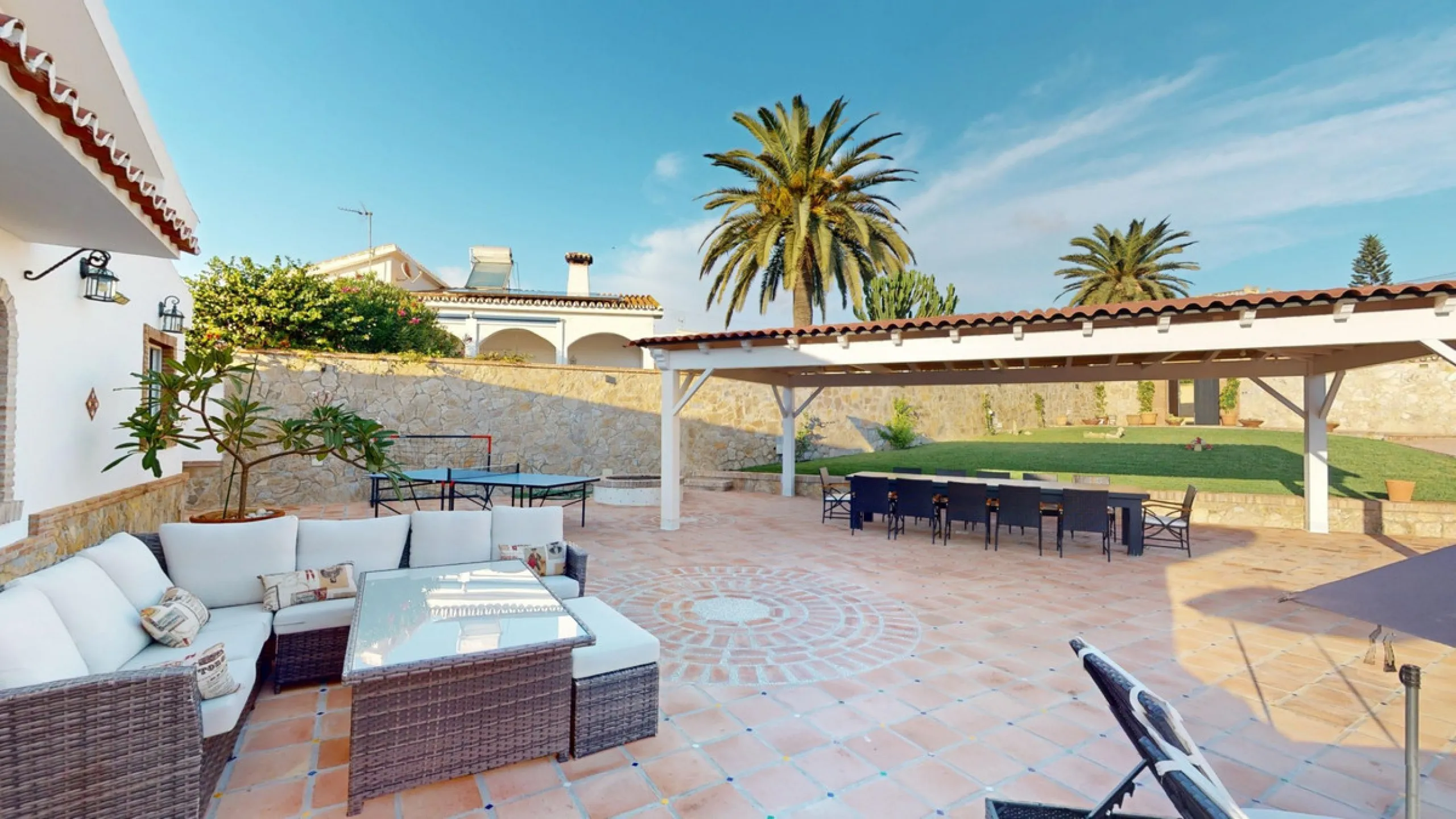 Independent house, Caleta de Vélez boasts of being the most important fishing port in the province of Malaga. You can walk along the pier and see how the fishermen prepare their fising nets and, at dawn, enjoy watching the fishing boats come in to arrive 