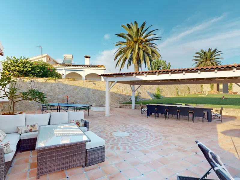 Independent house, Caleta de Vélez boasts of being the most important fishing port in the province of Malaga. You can walk along the pier and see how the fishermen prepare their fising nets and, at dawn, enjoy watching the fishing boats come in to arrive 
