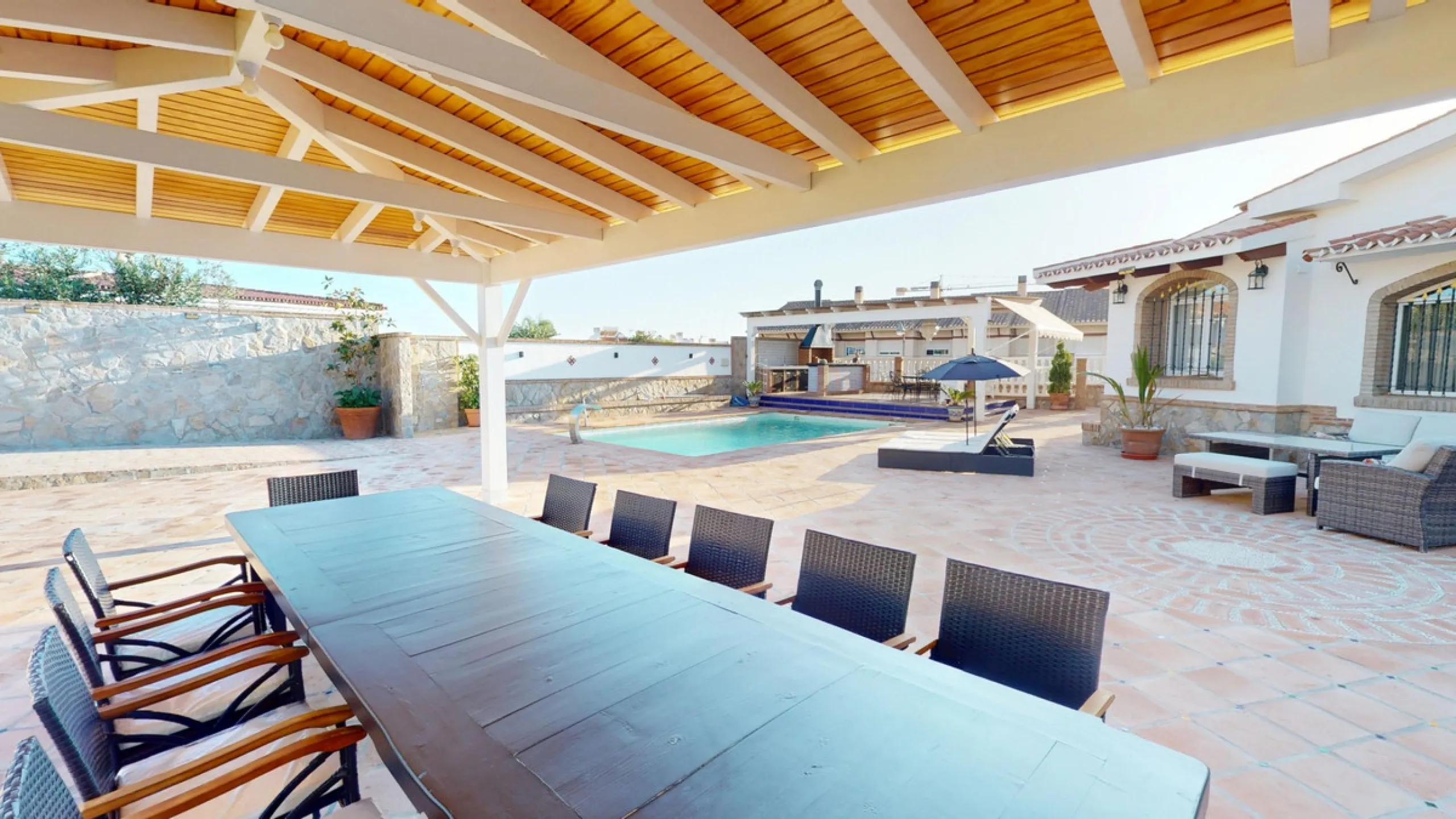 Independent house, Caleta de Vélez boasts of being the most important fishing port in the province of Malaga. You can walk along the pier and see how the fishermen prepare their fising nets and, at dawn, enjoy watching the fishing boats come in to arrive 