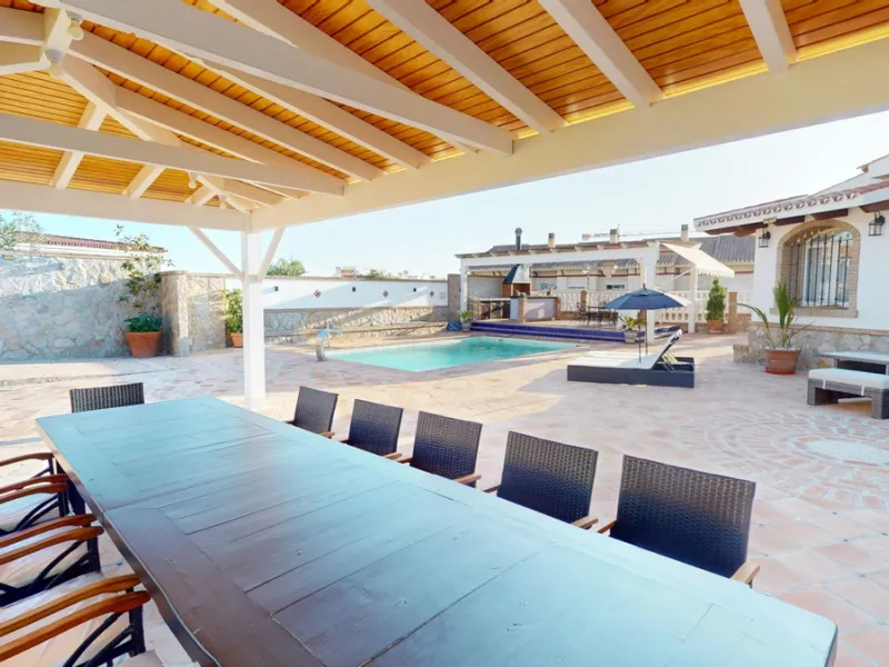 Independent house, Caleta de Vélez boasts of being the most important fishing port in the province of Malaga. You can walk along the pier and see how the fishermen prepare their fising nets and, at dawn, enjoy watching the fishing boats come in to arrive 
