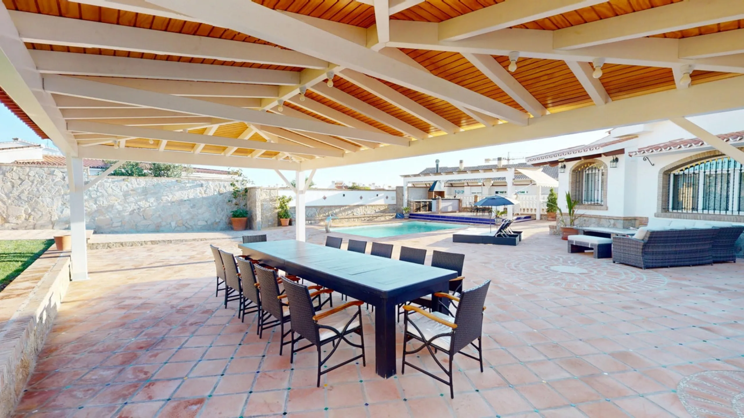 Independent house, Caleta de Vélez boasts of being the most important fishing port in the province of Malaga. You can walk along the pier and see how the fishermen prepare their fising nets and, at dawn, enjoy watching the fishing boats come in to arrive 