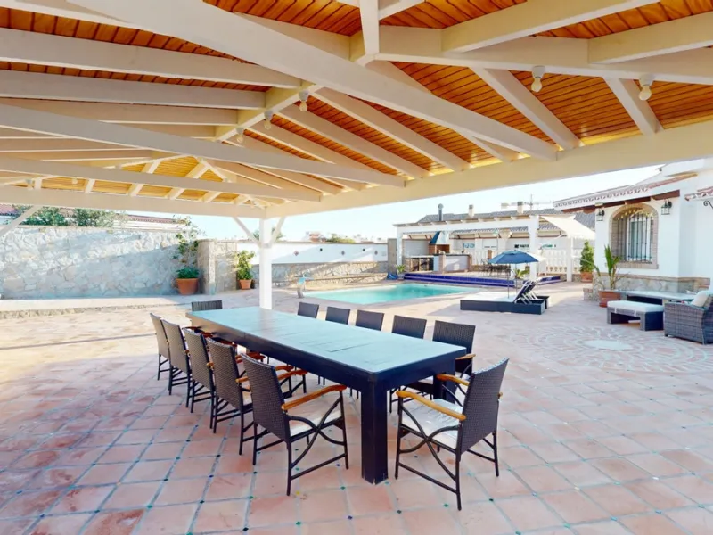Independent house, Caleta de Vélez boasts of being the most important fishing port in the province of Malaga. You can walk along the pier and see how the fishermen prepare their fising nets and, at dawn, enjoy watching the fishing boats come in to arrive 