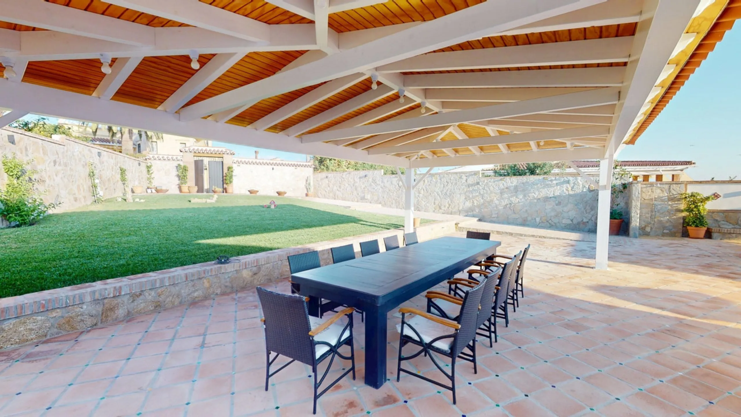 Independent house, Caleta de Vélez boasts of being the most important fishing port in the province of Malaga. You can walk along the pier and see how the fishermen prepare their fising nets and, at dawn, enjoy watching the fishing boats come in to arrive 