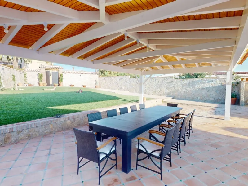 Independent house, Caleta de Vélez boasts of being the most important fishing port in the province of Malaga. You can walk along the pier and see how the fishermen prepare their fising nets and, at dawn, enjoy watching the fishing boats come in to arrive 
