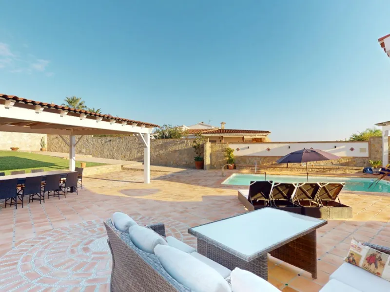 Independent house, Caleta de Vélez boasts of being the most important fishing port in the province of Malaga. You can walk along the pier and see how the fishermen prepare their fising nets and, at dawn, enjoy watching the fishing boats come in to arrive 