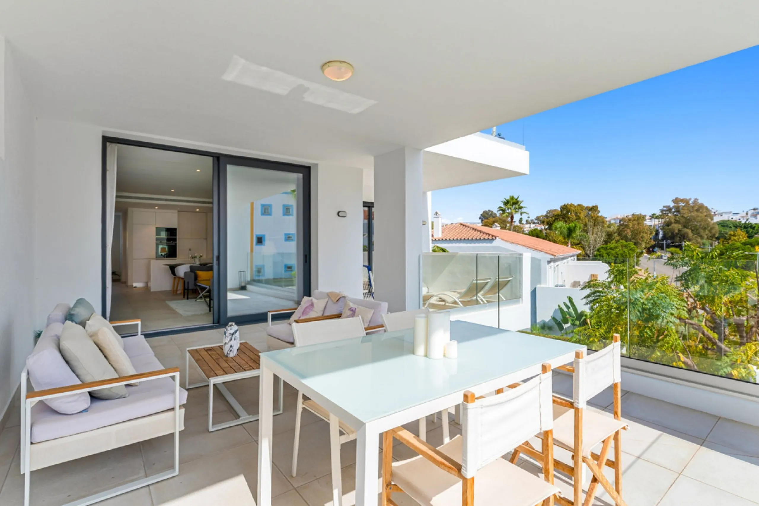 We are pleased to present this elegant 2-bedroom mid-floor apartment, offering a refined combination of comfort, convenience, and coastal living. Comprising two bedrooms and two bathrooms, the apartment is ideally suited as a permanent residence or a holi