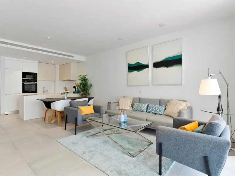 We are pleased to present this elegant 2-bedroom mid-floor apartment, offering a refined combination of comfort, convenience, and coastal living. Comprising two bedrooms and two bathrooms, the apartment is ideally suited as a permanent residence or a holi