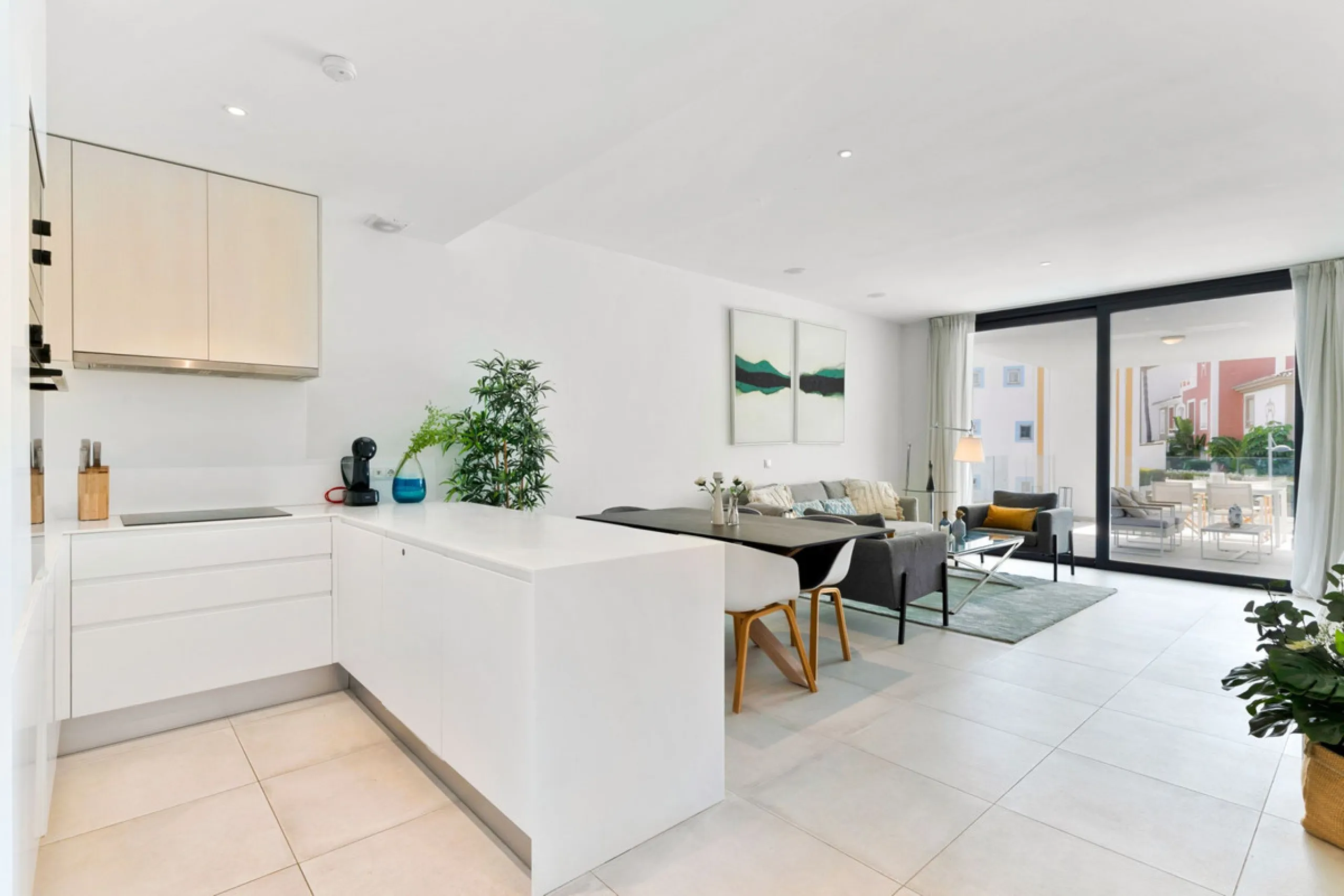 We are pleased to present this elegant 2-bedroom mid-floor apartment, offering a refined combination of comfort, convenience, and coastal living. Comprising two bedrooms and two bathrooms, the apartment is ideally suited as a permanent residence or a holi