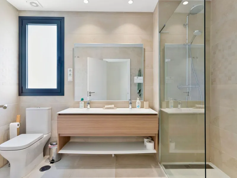 We are pleased to present this elegant 2-bedroom mid-floor apartment, offering a refined combination of comfort, convenience, and coastal living. Comprising two bedrooms and two bathrooms, the apartment is ideally suited as a permanent residence or a holi