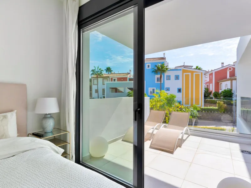 We are pleased to present this elegant 2-bedroom mid-floor apartment, offering a refined combination of comfort, convenience, and coastal living. Comprising two bedrooms and two bathrooms, the apartment is ideally suited as a permanent residence or a holi