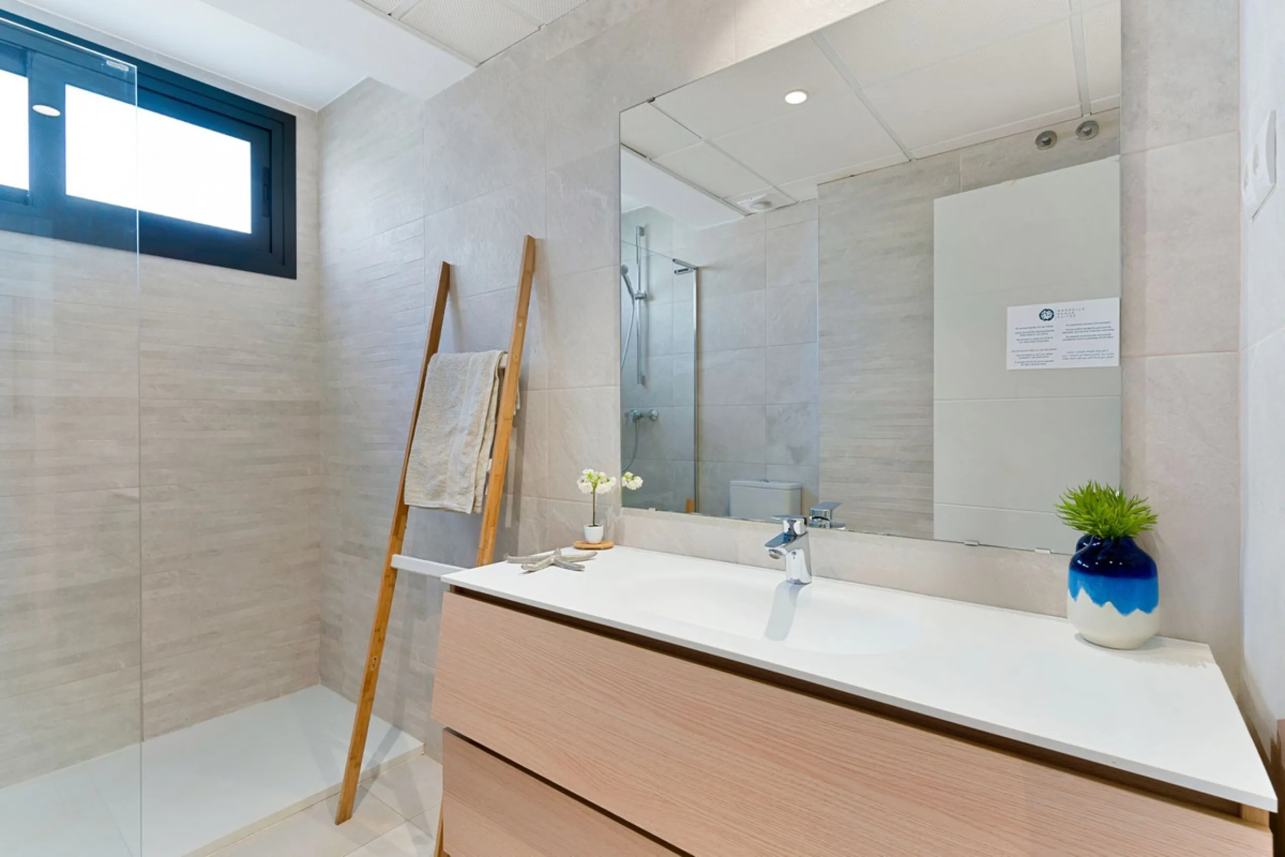 We are pleased to present this elegant 2-bedroom mid-floor apartment, offering a refined combination of comfort, convenience, and coastal living. Comprising two bedrooms and two bathrooms, the apartment is ideally suited as a permanent residence or a holi