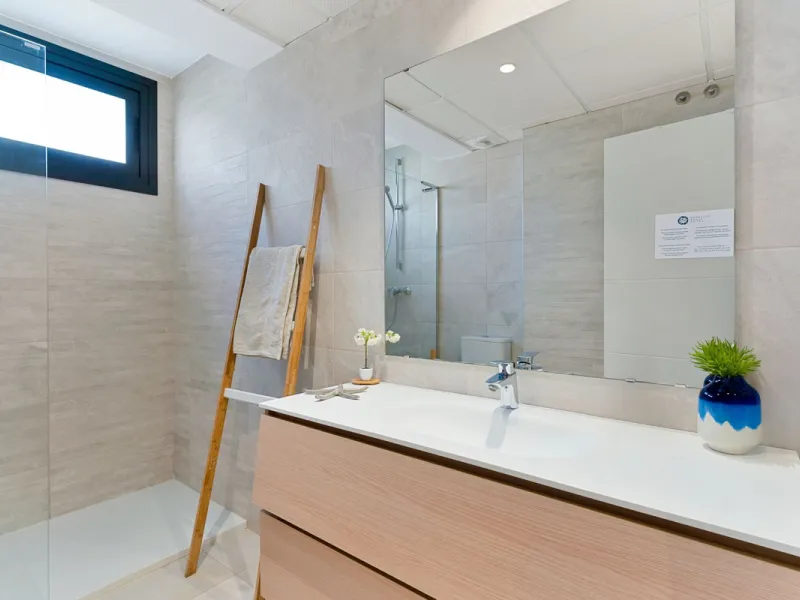 We are pleased to present this elegant 2-bedroom mid-floor apartment, offering a refined combination of comfort, convenience, and coastal living. Comprising two bedrooms and two bathrooms, the apartment is ideally suited as a permanent residence or a holi