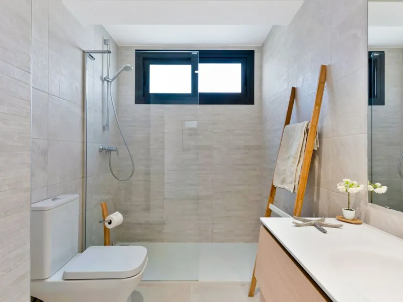 We are pleased to present this elegant 2-bedroom mid-floor apartment, offering a refined combination of comfort, convenience, and coastal living. Comprising two bedrooms and two bathrooms, the apartment is ideally suited as a permanent residence or a holi