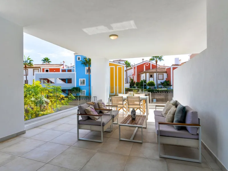 We are pleased to present this elegant 2-bedroom mid-floor apartment, offering a refined combination of comfort, convenience, and coastal living. Comprising two bedrooms and two bathrooms, the apartment is ideally suited as a permanent residence or a holi