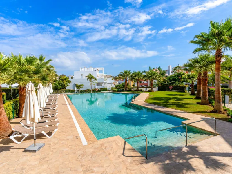 We are pleased to present this elegant 2-bedroom mid-floor apartment, offering a refined combination of comfort, convenience, and coastal living. Comprising two bedrooms and two bathrooms, the apartment is ideally suited as a permanent residence or a holi