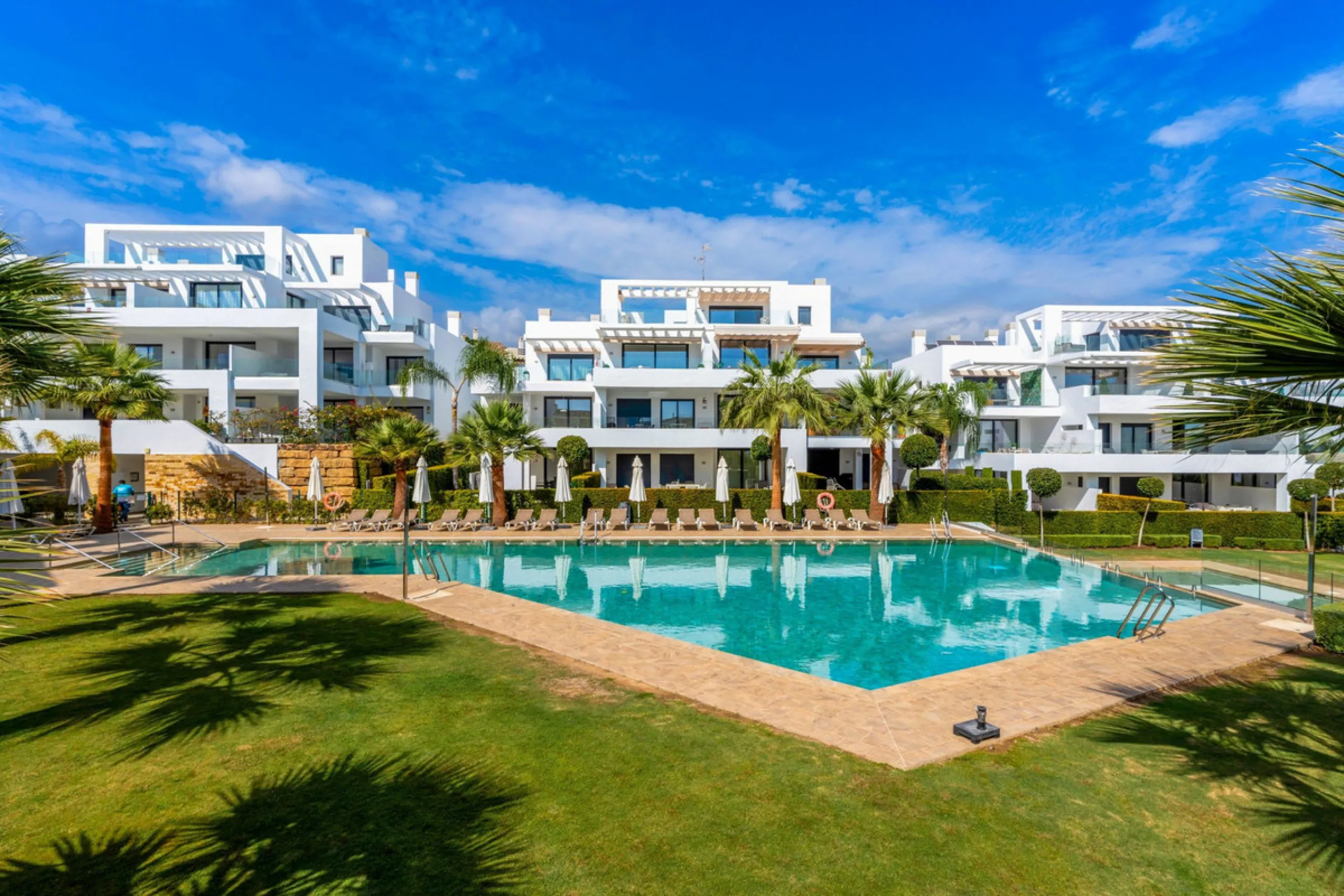 We are pleased to present this elegant 2-bedroom mid-floor apartment, offering a refined combination of comfort, convenience, and coastal living. Comprising two bedrooms and two bathrooms, the apartment is ideally suited as a permanent residence or a holi