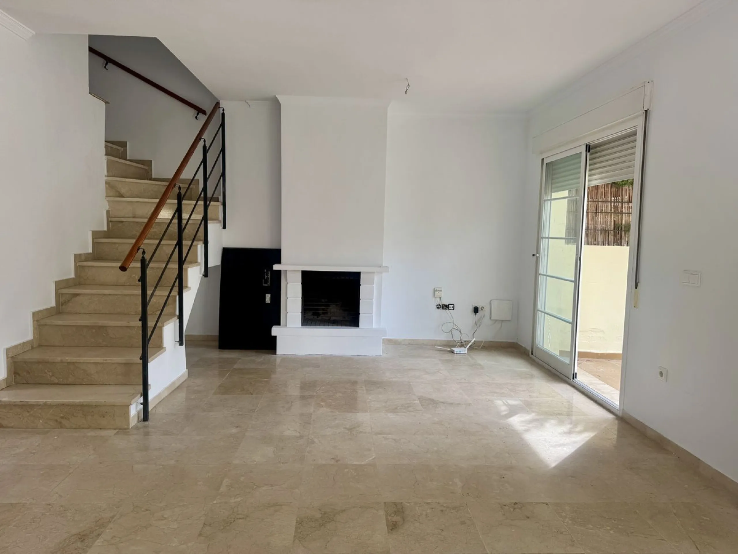 House - Townhouse в продаже в Marbella, Málaga. В доме 3 спален и 3 ванных комнат. Площадь дома 141 м²