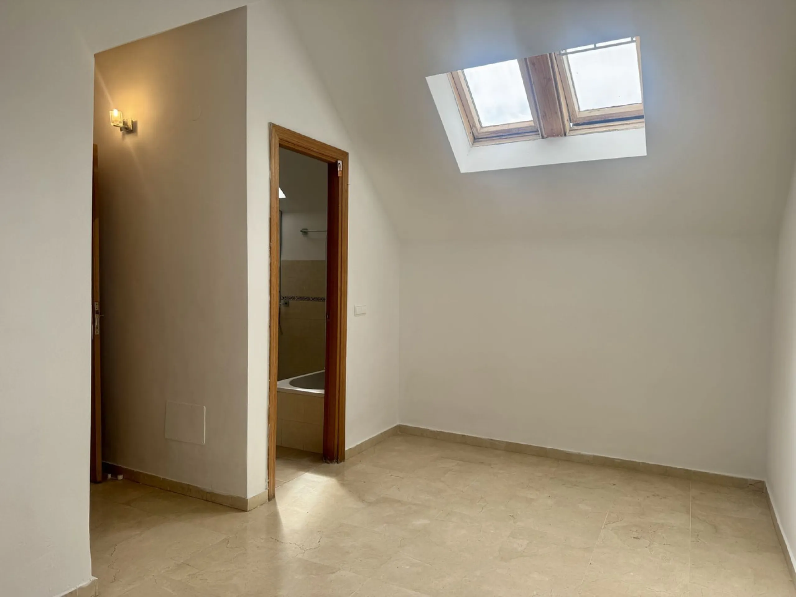 House - Townhouse в продаже в Marbella, Málaga. В доме 3 спален и 3 ванных комнат. Площадь дома 141 м²