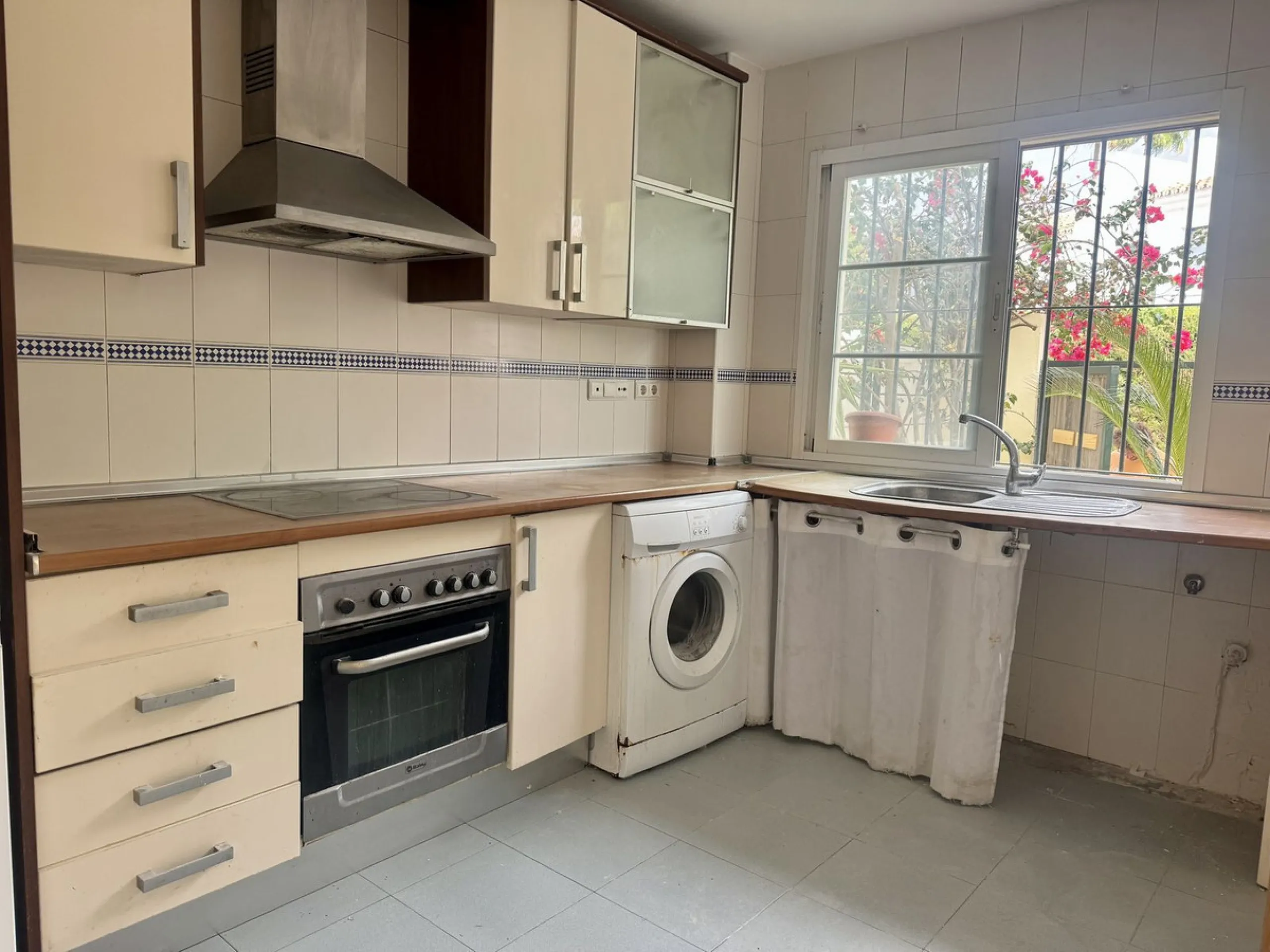 House - Townhouse в продаже в Marbella, Málaga. В доме 3 спален и 3 ванных комнат. Площадь дома 141 м²