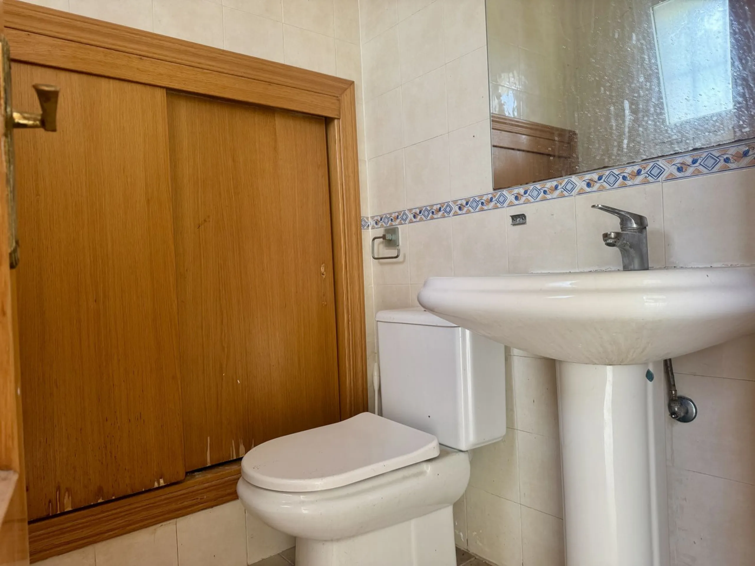 House - Townhouse в продаже в Marbella, Málaga. В доме 3 спален и 3 ванных комнат. Площадь дома 141 м²