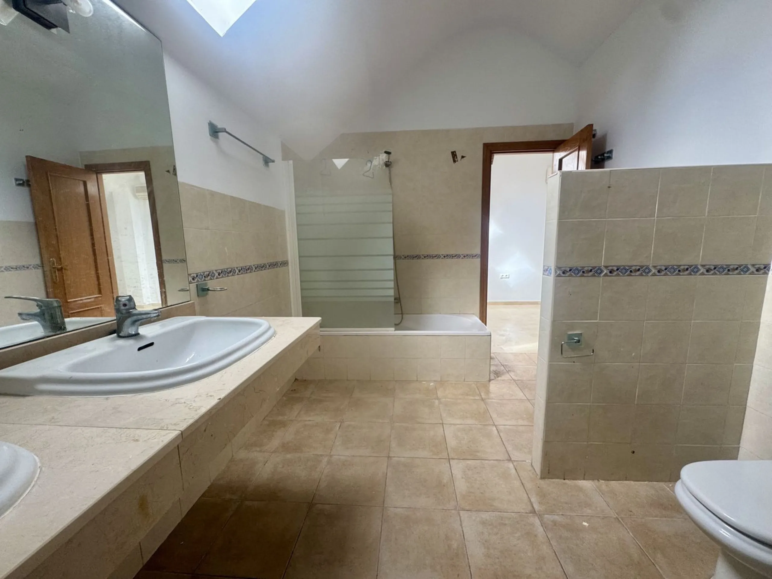 House - Townhouse в продаже в Marbella, Málaga. В доме 3 спален и 3 ванных комнат. Площадь дома 141 м²