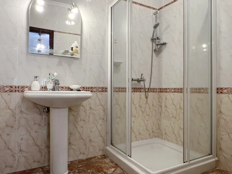 LARGE ANDALUSIAN VILLA situated on a quiet gated cul-de-sac just outside Mijas Pueblo. Boasts privacy in a peaceful location, only a 5-minute drive from town center. South orientation in a very private setting. Large private swimming pool with terrace sur