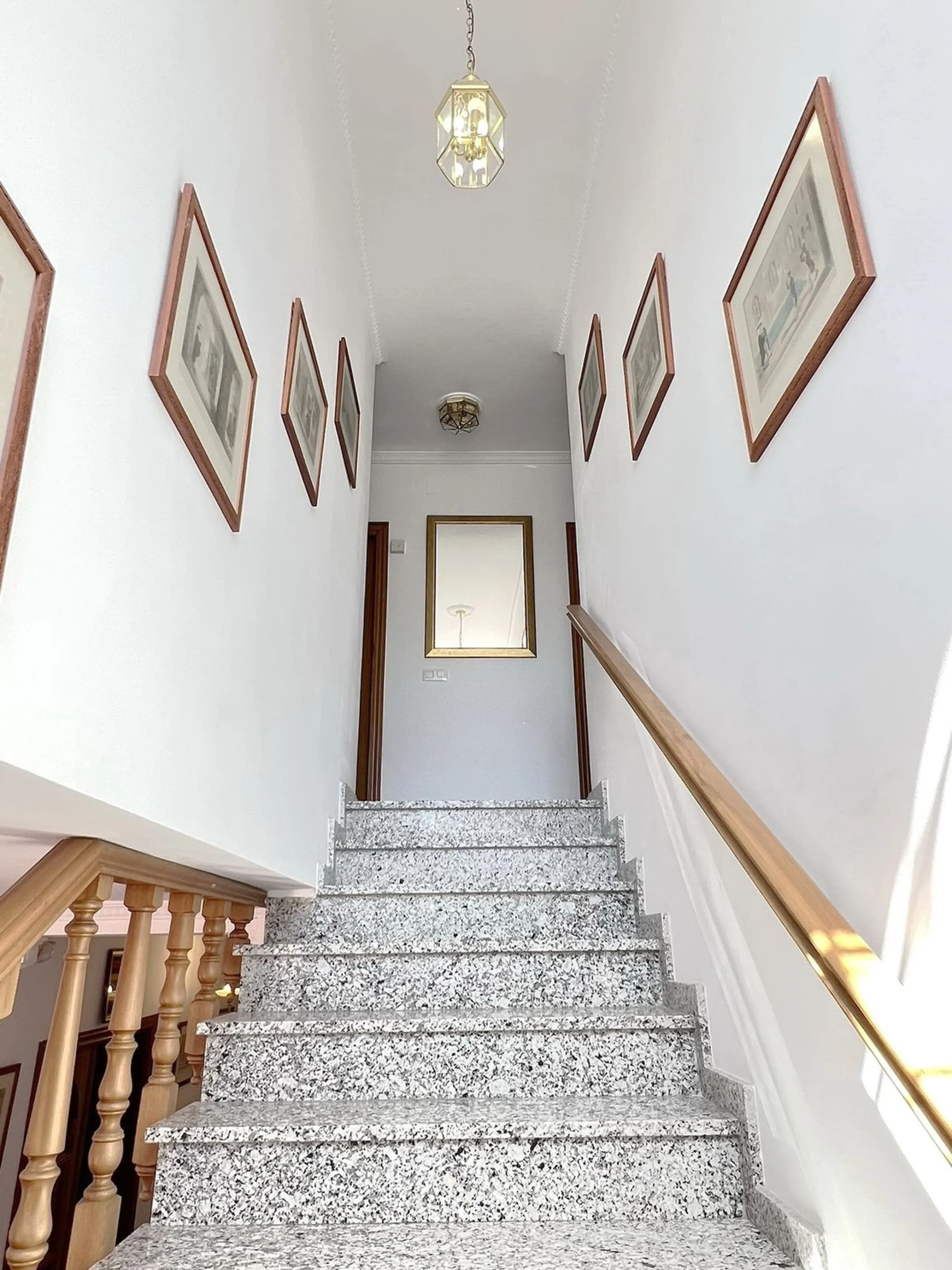 LARGE ANDALUSIAN VILLA situated on a quiet gated cul-de-sac just outside Mijas Pueblo. Boasts privacy in a peaceful location, only a 5-minute drive from town center. South orientation in a very private setting. Large private swimming pool with terrace sur