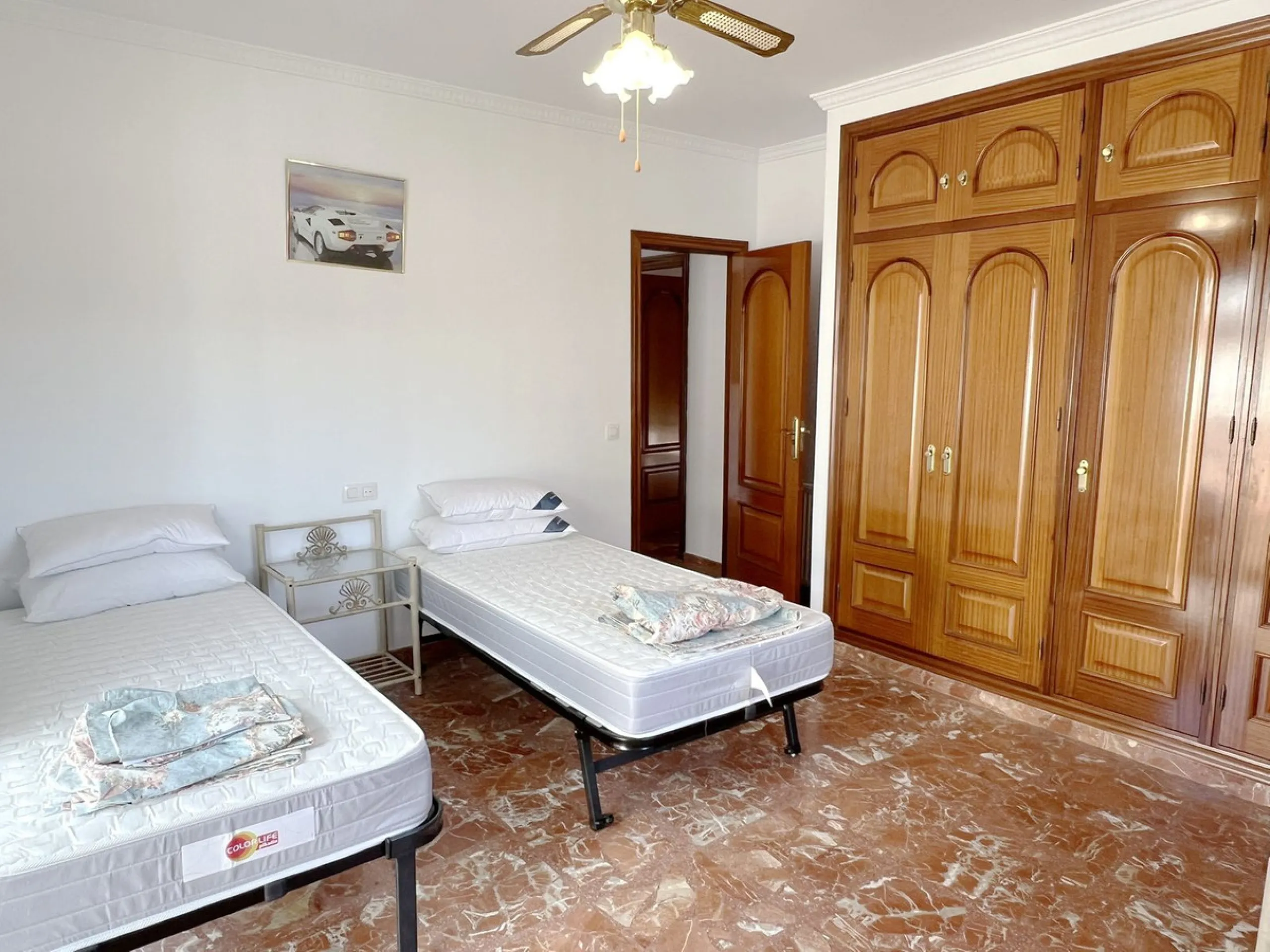 LARGE ANDALUSIAN VILLA situated on a quiet gated cul-de-sac just outside Mijas Pueblo. Boasts privacy in a peaceful location, only a 5-minute drive from town center. South orientation in a very private setting. Large private swimming pool with terrace sur