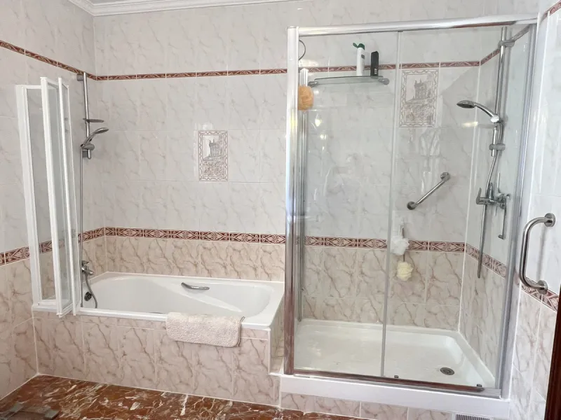 LARGE ANDALUSIAN VILLA situated on a quiet gated cul-de-sac just outside Mijas Pueblo. Boasts privacy in a peaceful location, only a 5-minute drive from town center. South orientation in a very private setting. Large private swimming pool with terrace sur