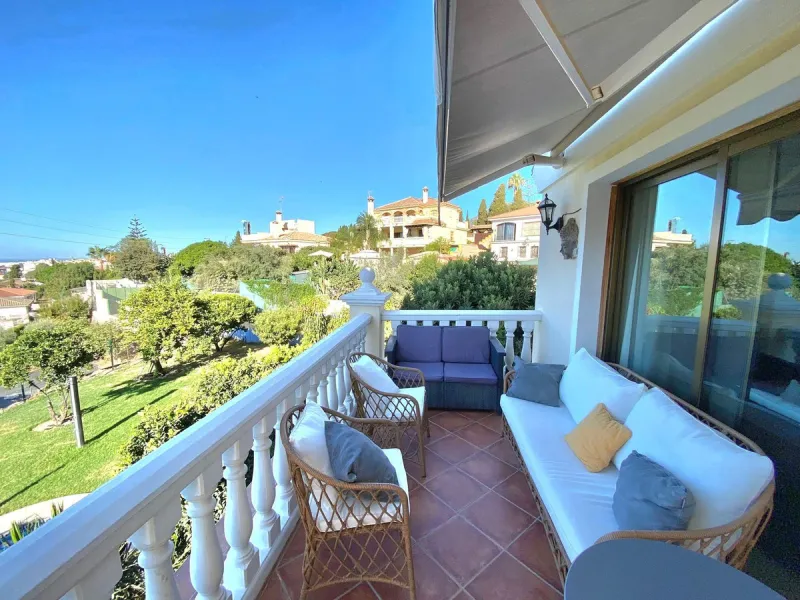 House - Detached Villa в продаже в Marbella, Málaga. В доме 7 спален и 5 ванных комнат. Площадь дома 365 м². Площадь участка 983 м²
