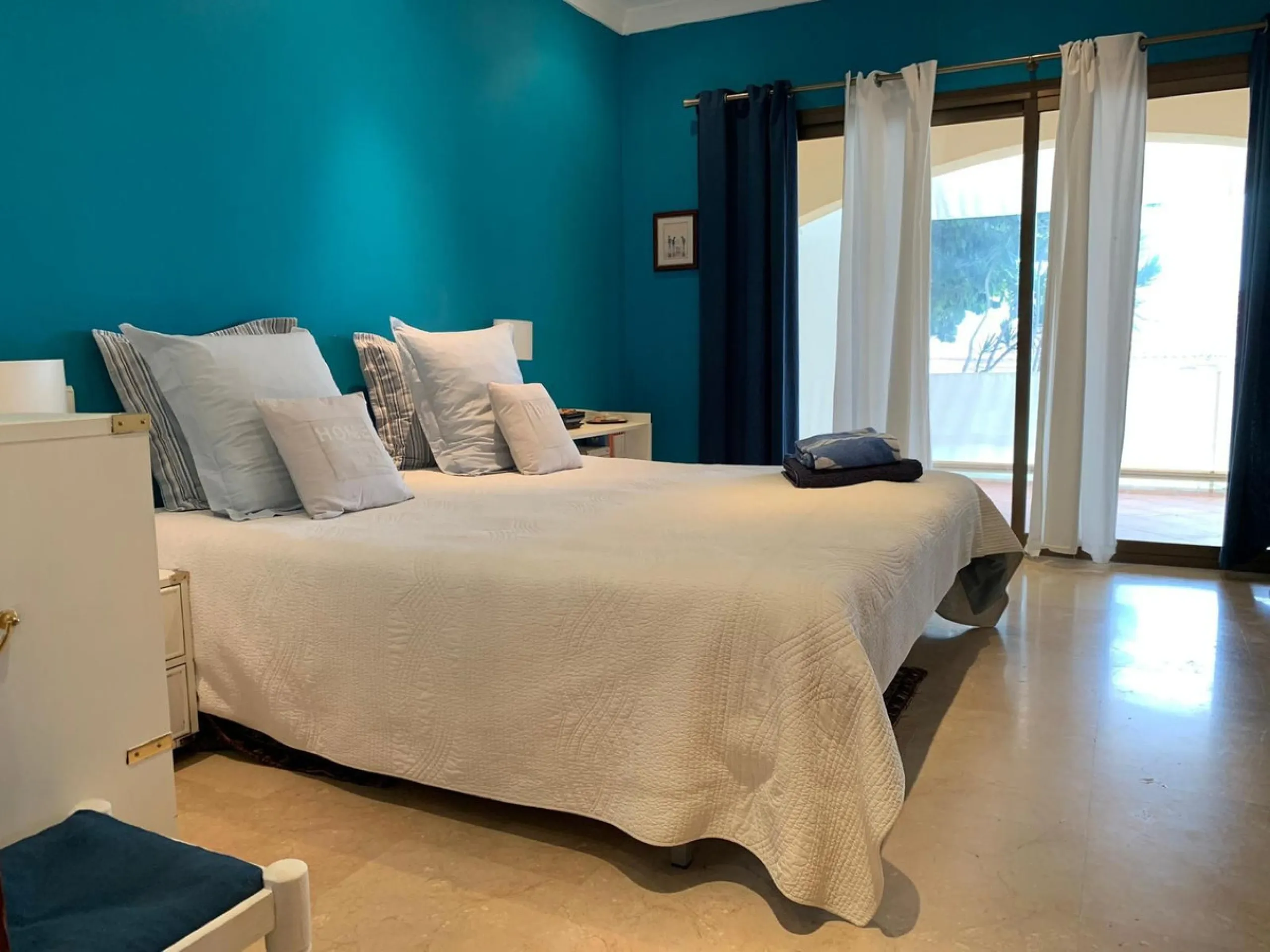 House - Detached Villa в продаже в Marbella, Málaga. В доме 7 спален и 5 ванных комнат. Площадь дома 365 м². Площадь участка 983 м²