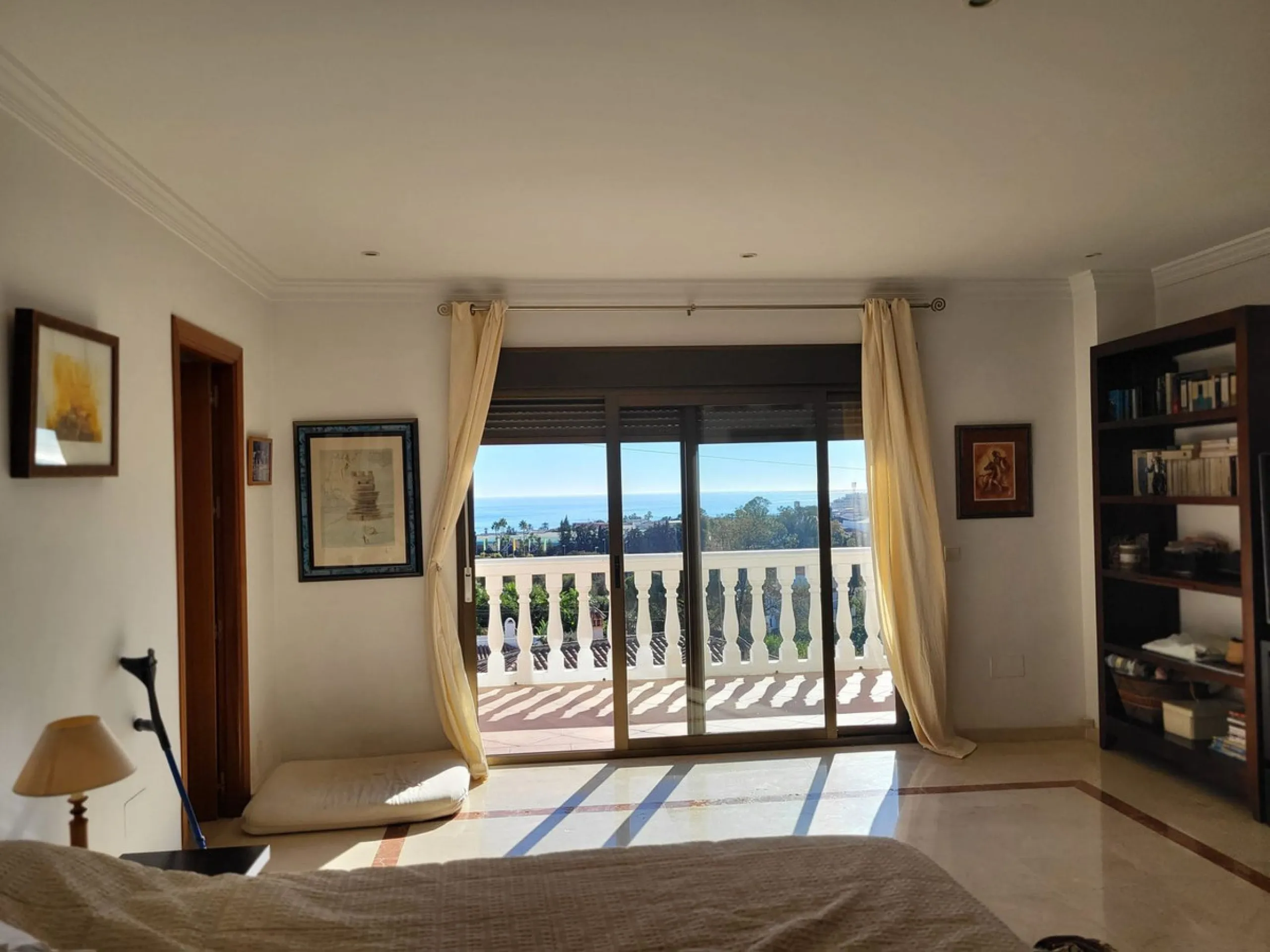 House - Detached Villa в продаже в Marbella, Málaga. В доме 7 спален и 5 ванных комнат. Площадь дома 365 м². Площадь участка 983 м²