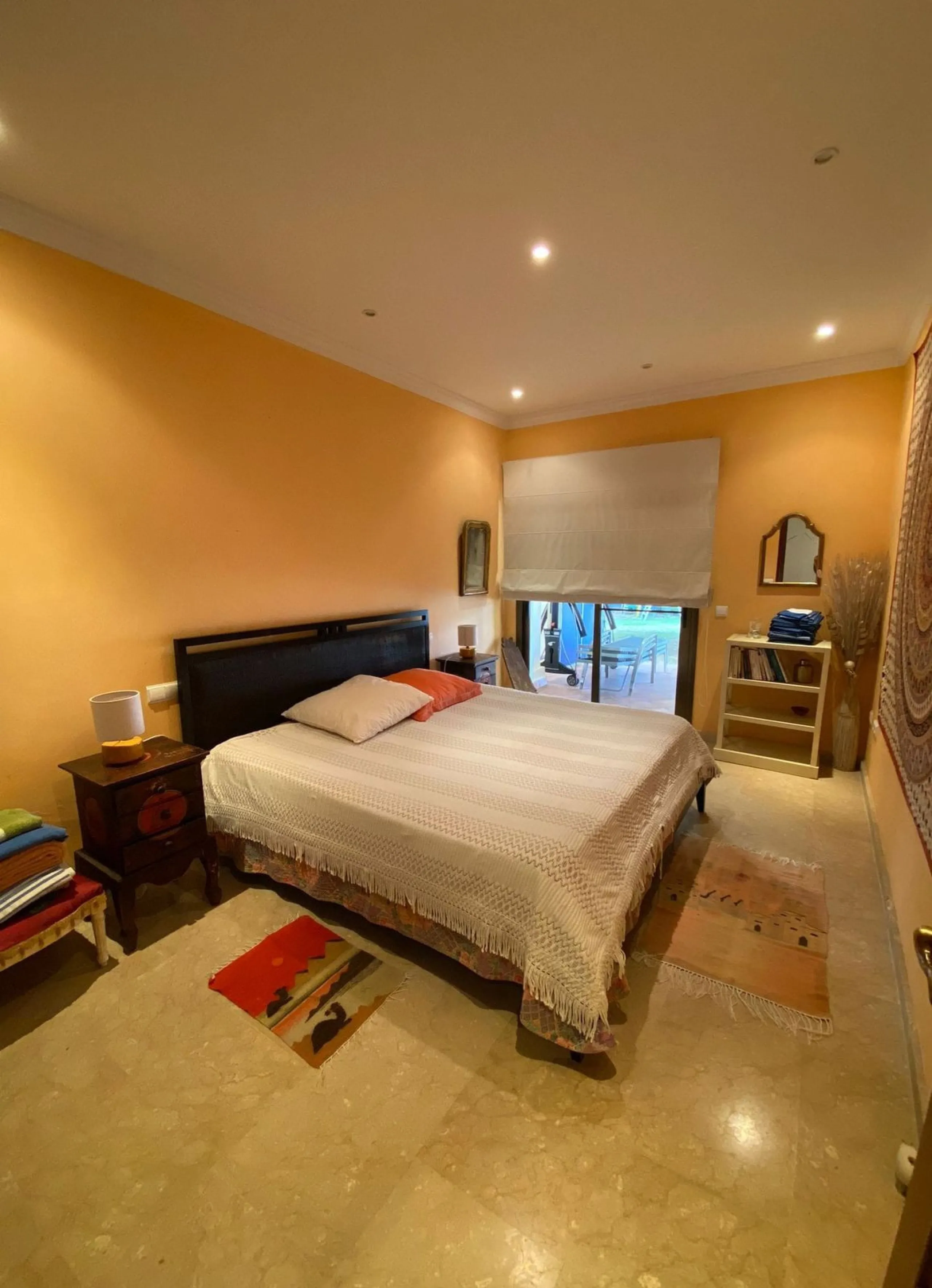 House - Detached Villa в продаже в Marbella, Málaga. В доме 7 спален и 5 ванных комнат. Площадь дома 365 м². Площадь участка 983 м²