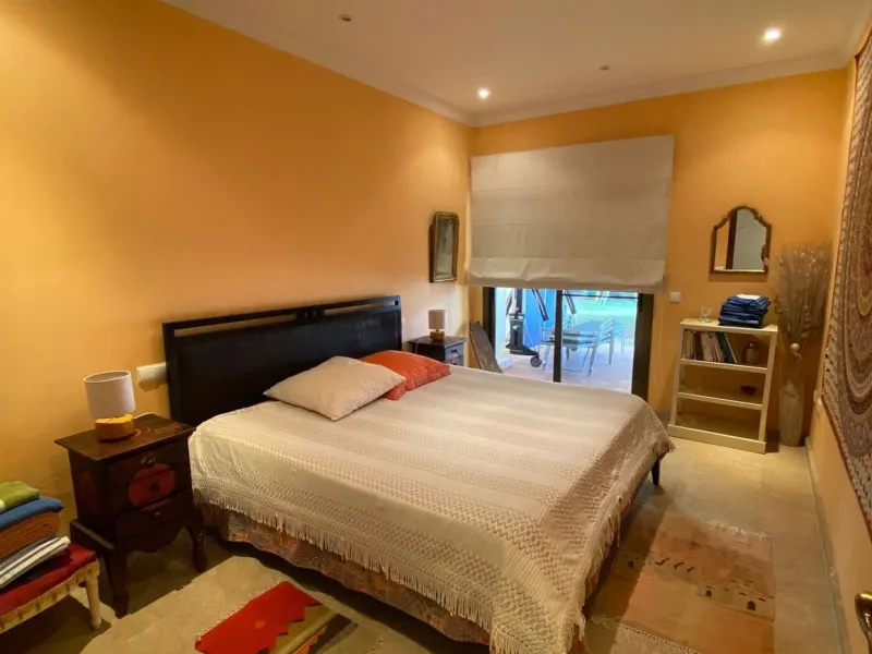 House - Detached Villa в продаже в Marbella, Málaga. В доме 7 спален и 5 ванных комнат. Площадь дома 365 м². Площадь участка 983 м²