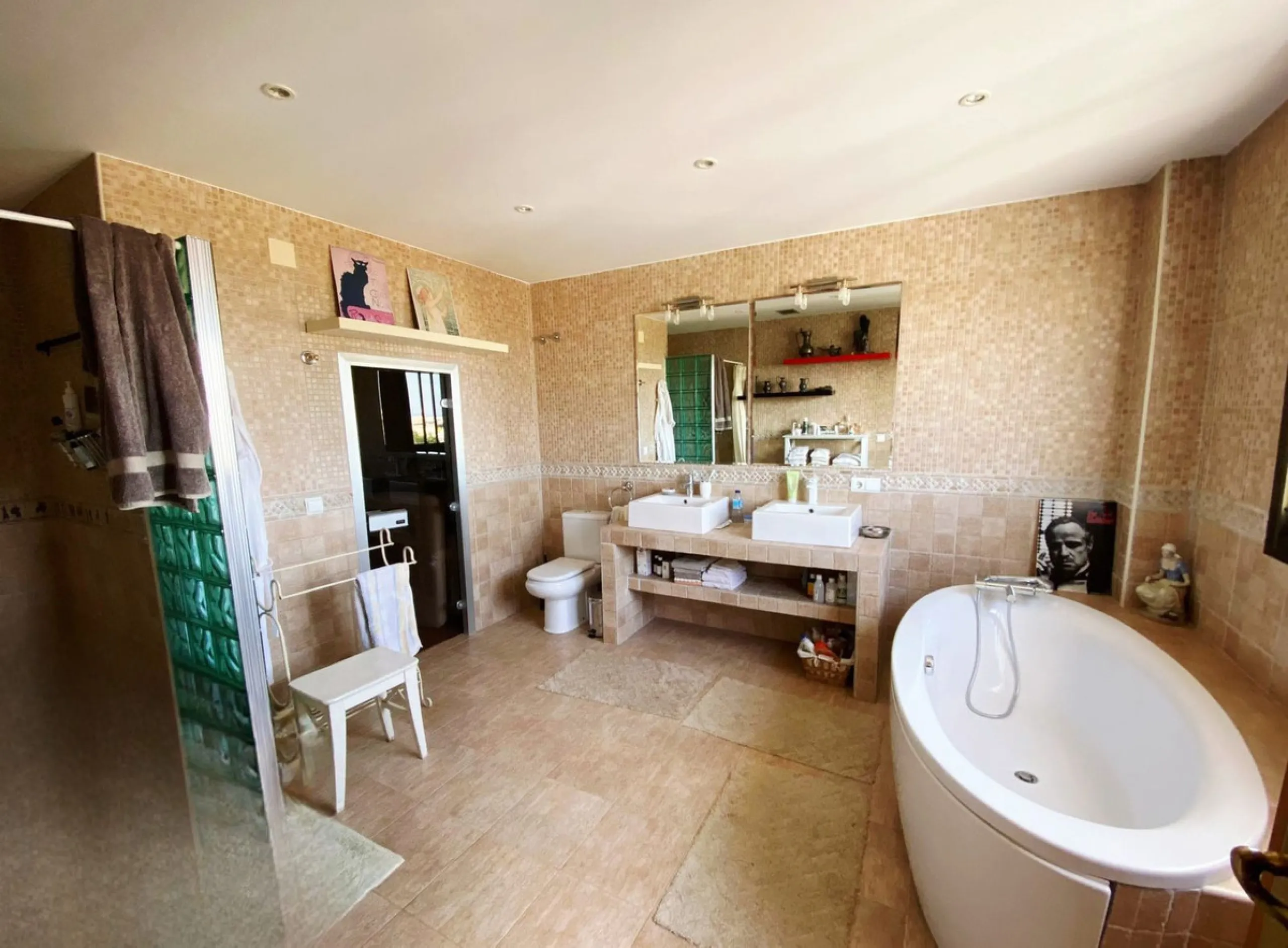 House - Detached Villa в продаже в Marbella, Málaga. В доме 7 спален и 5 ванных комнат. Площадь дома 365 м². Площадь участка 983 м²