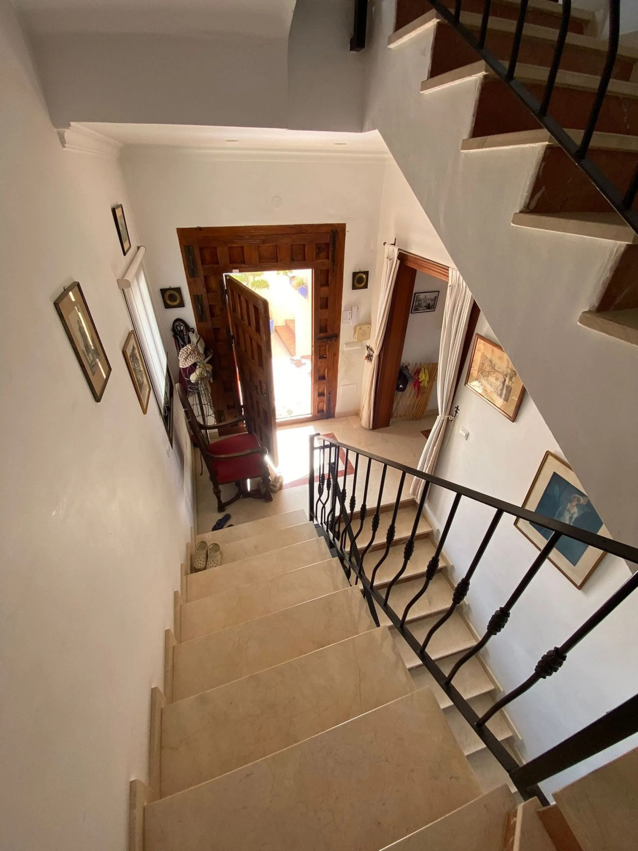 House - Detached Villa в продаже в Marbella, Málaga. В доме 7 спален и 5 ванных комнат. Площадь дома 365 м². Площадь участка 983 м²