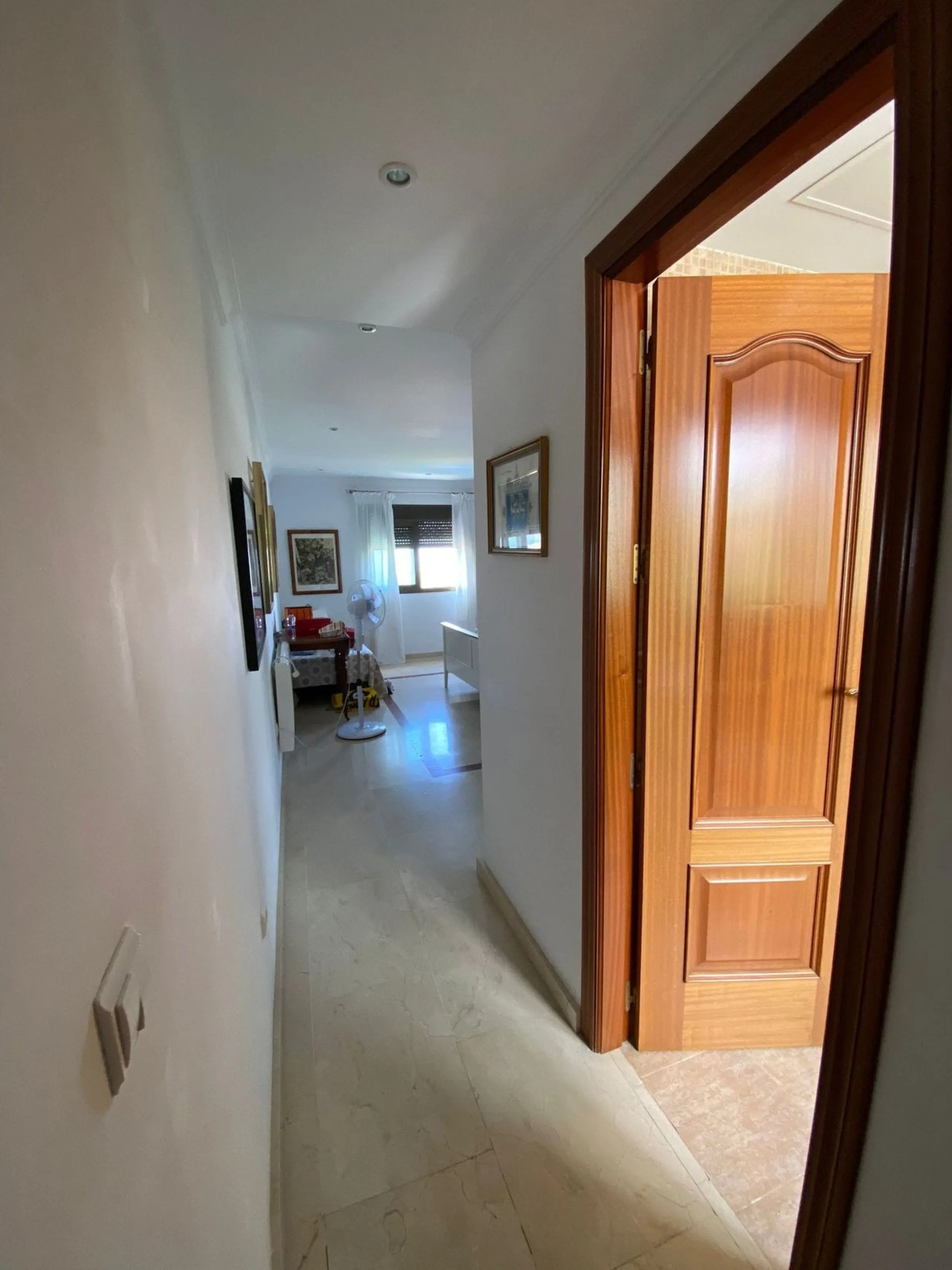 House - Detached Villa в продаже в Marbella, Málaga. В доме 7 спален и 5 ванных комнат. Площадь дома 365 м². Площадь участка 983 м²